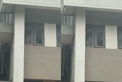 某大學某學生會大樓教室裡床邊做愛打炮真大膽