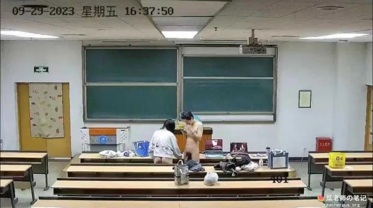 北京工業大學三教401教室內做愛玩原神被錄進教程