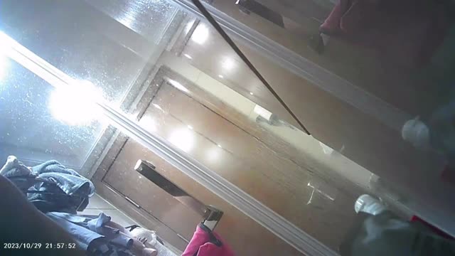 偷拍shelly帥水芳洗澡