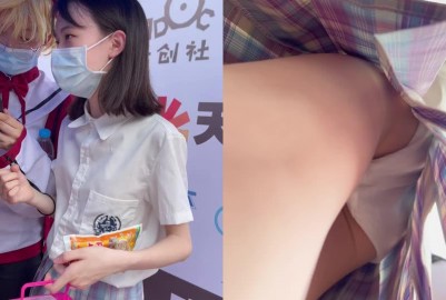 偷拍系列 女高中生的純白內褲