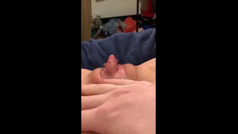 女孩豆豆好大 穿褲子很困擾吧