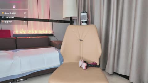 【Stripchat】【Kiki】绝顶尤物OL斩男喷水 最新大尺度精华 [13V／8.56GB] (4)