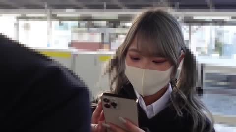 【電車痴かん #34】《銀髪ギャル女子〇生》ギャルな見た目とは裡腹にうぶっ娘！